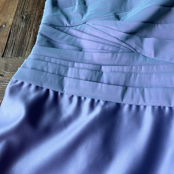 Holt Renfrew Lilac Strapless Gown – Elegant Floor-Length Formal Dress - Picture 8 of 10